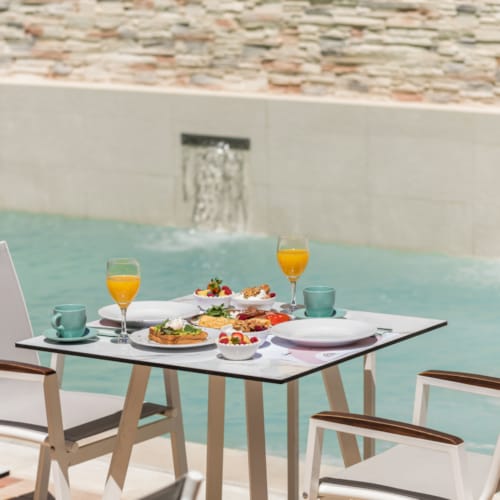 Ξενοδοχείο με πρωινό, Νέοι Πόροι