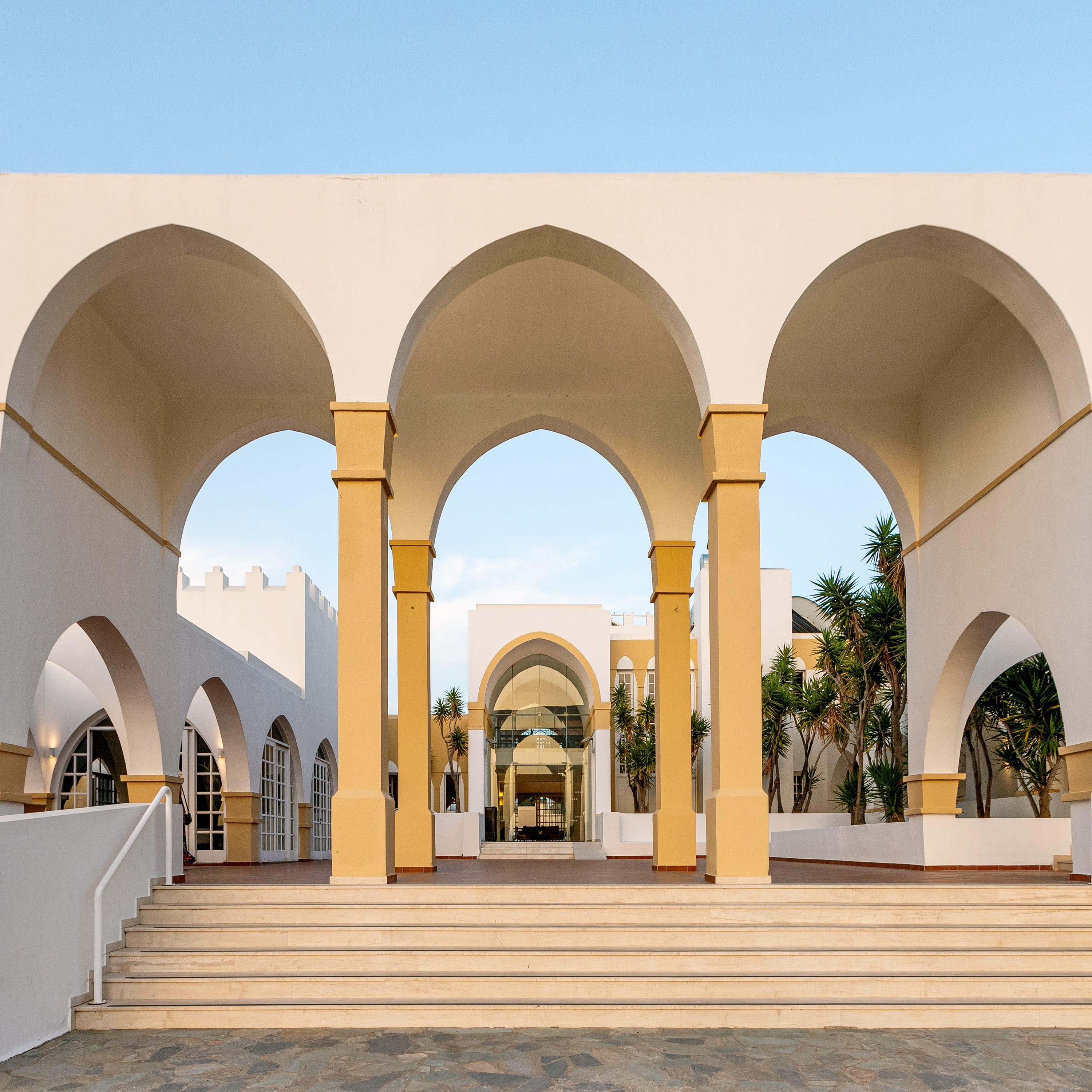 a building with pillars