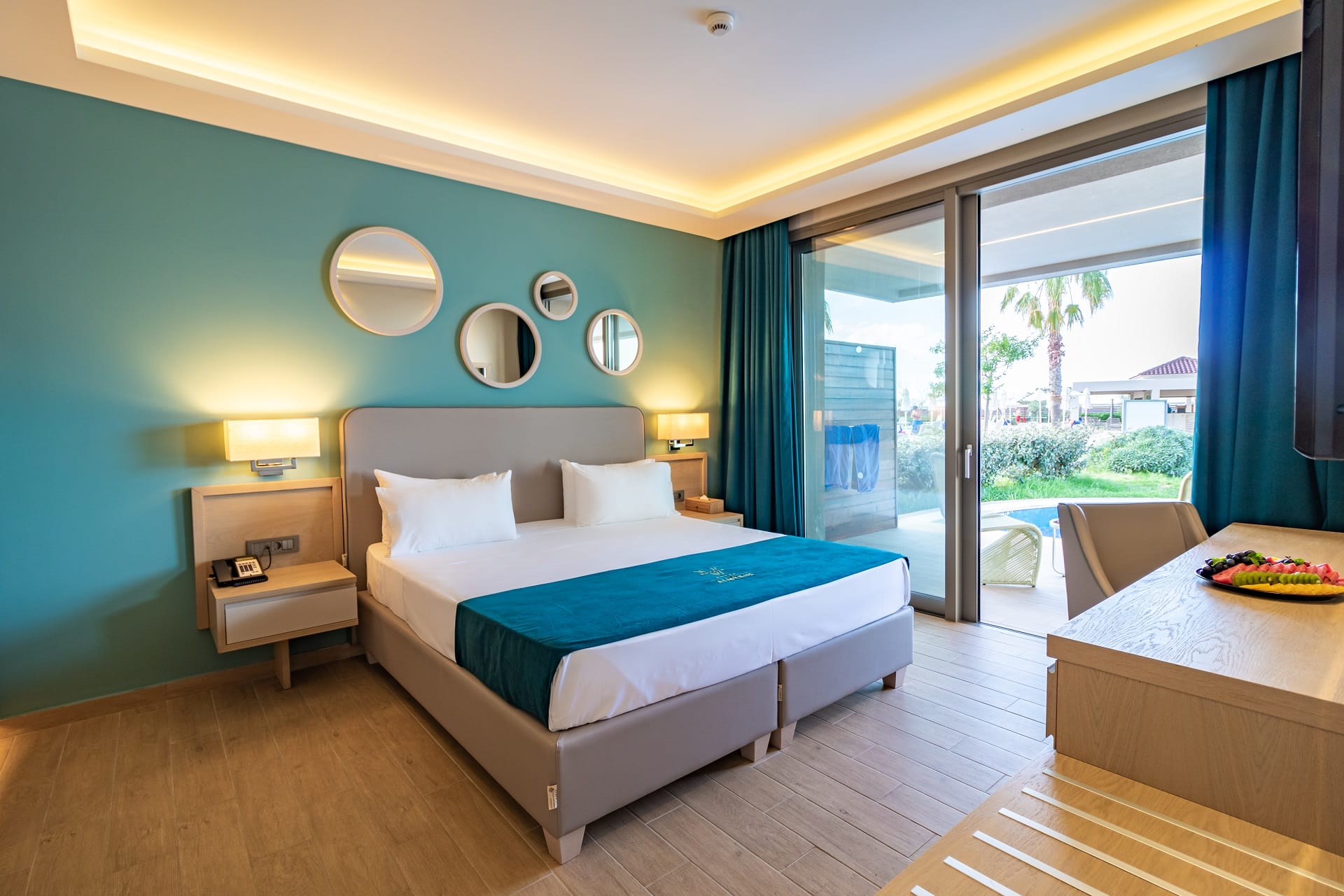 10-10-20_almyros_beach_hotel_room101_suite_swim_up-4