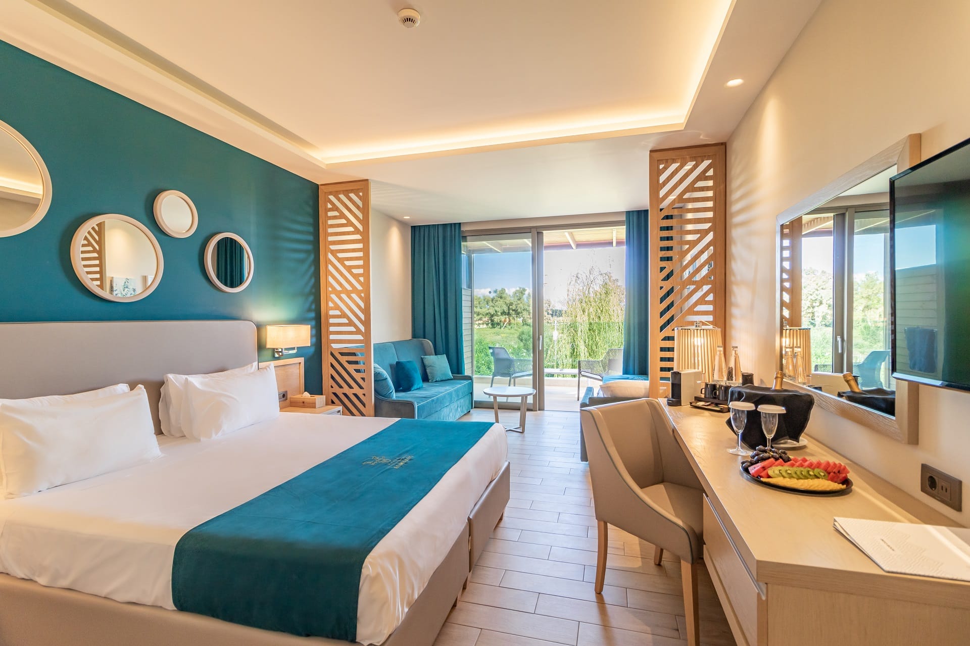 11-10-20_almyros_beach_room216_junior_suite-2