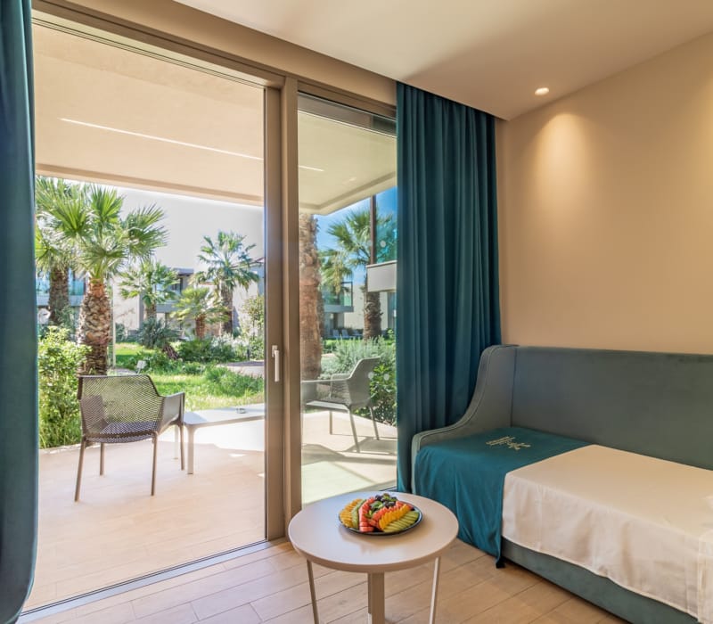 9-10-20_almyros_beach_hotel_deluxe_family_room-7