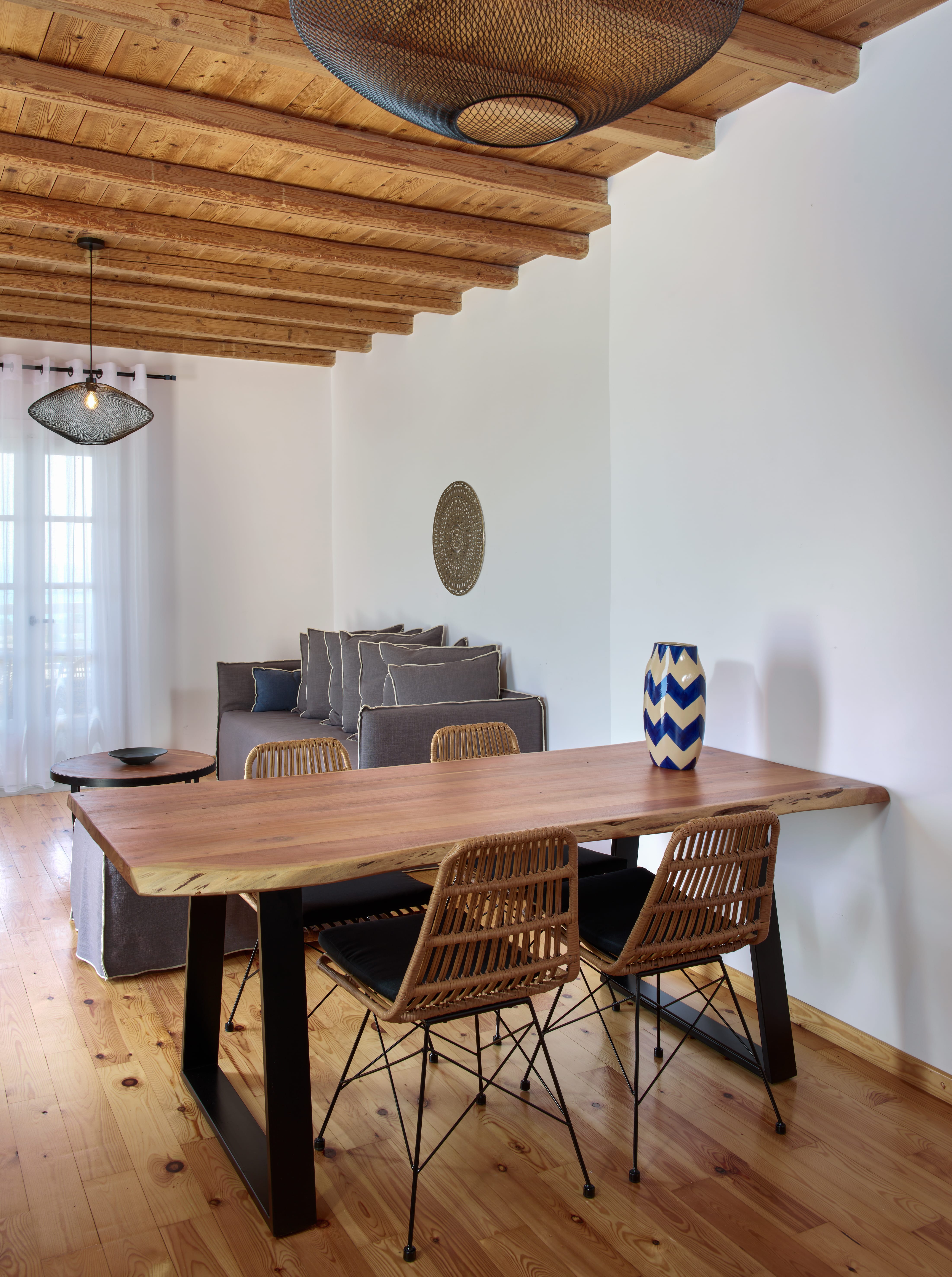 a table with chairs and a lamp