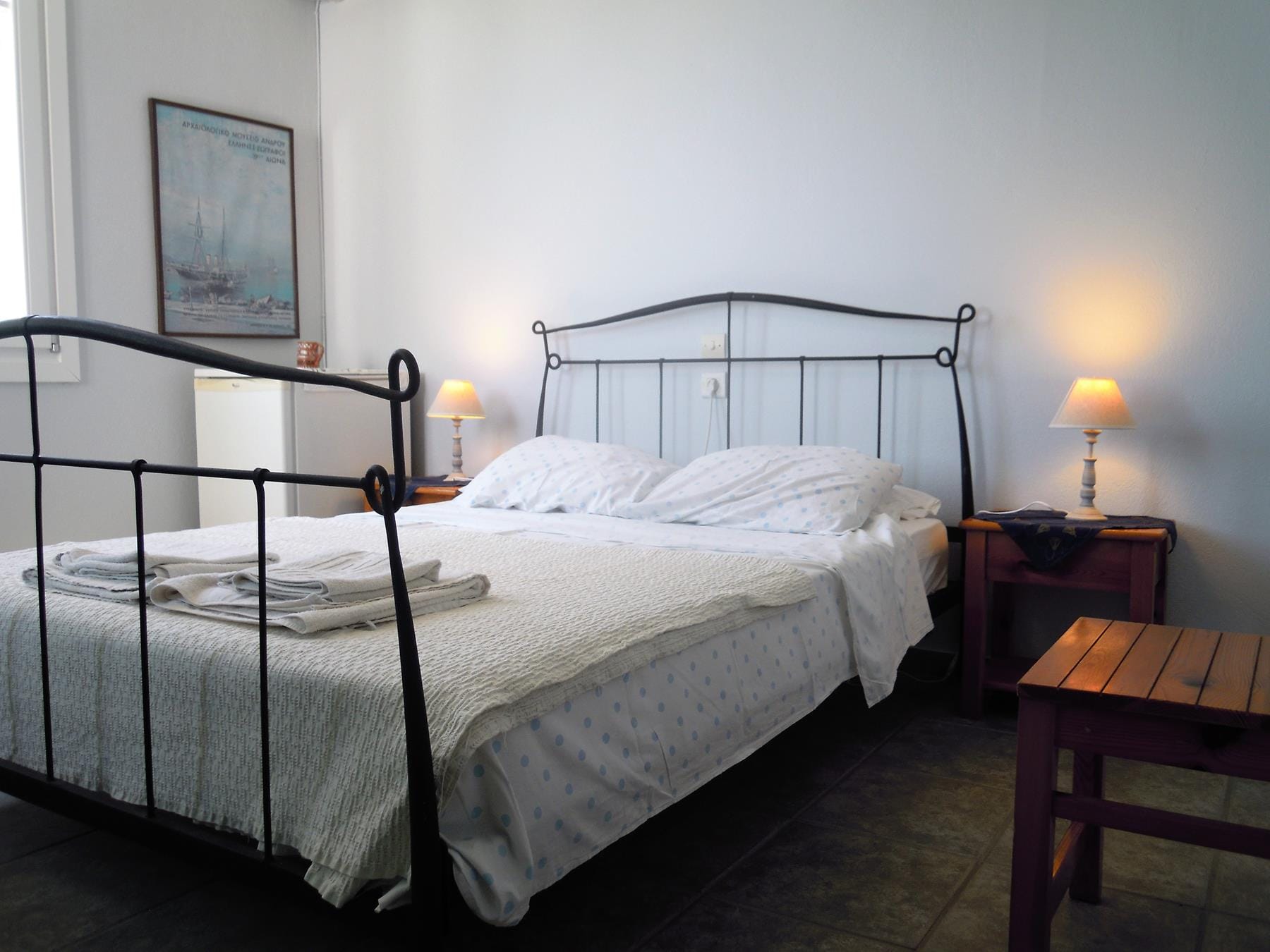 a bed with two lamps