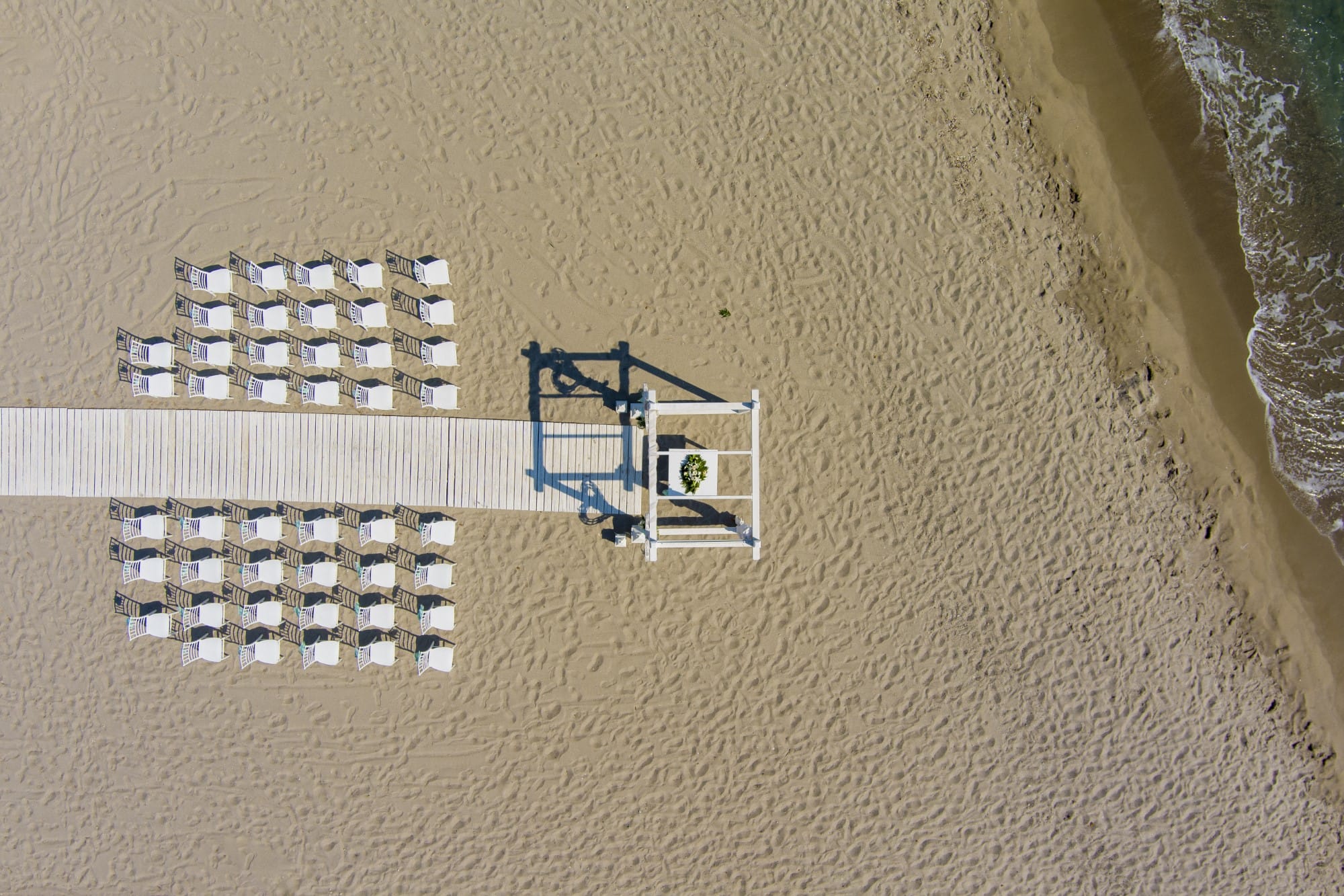 a drawing of a house