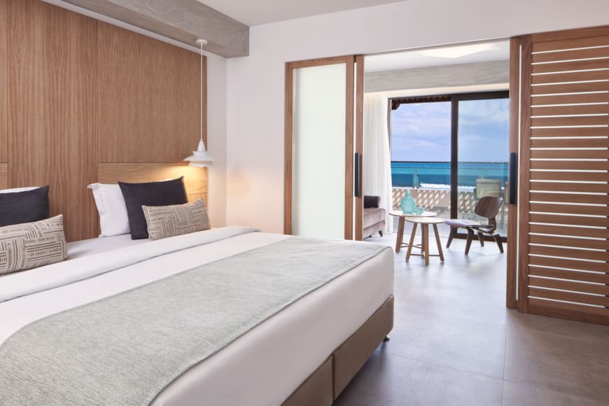 atlantica-caldera-palace-hotel-in-crete-all-inclusive-accomondation-family-room-sea-view