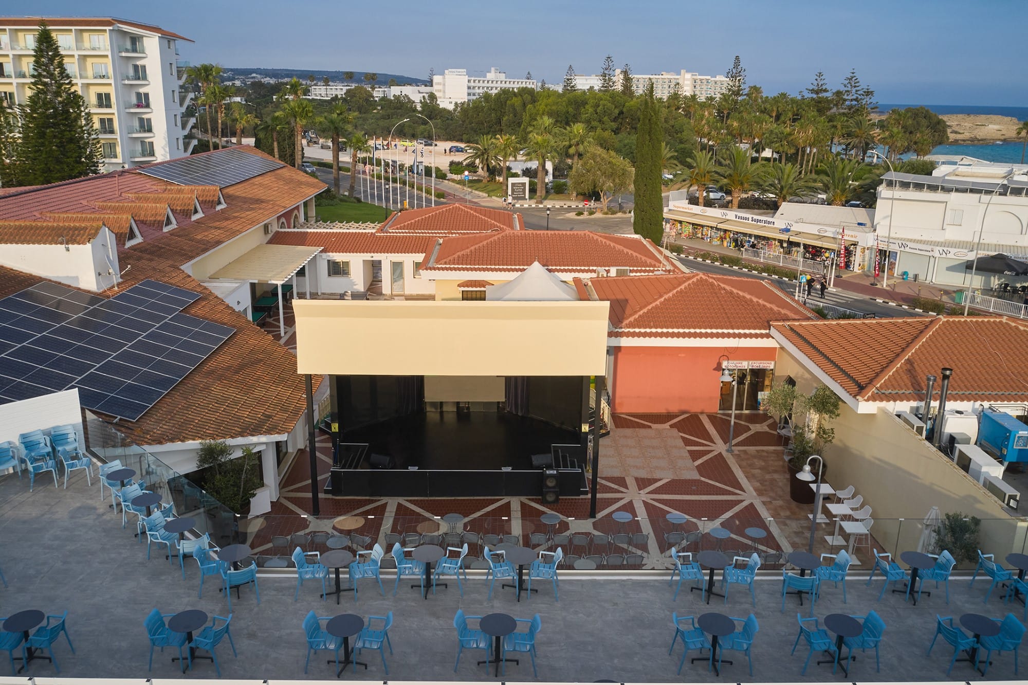 a building with a lot of windows