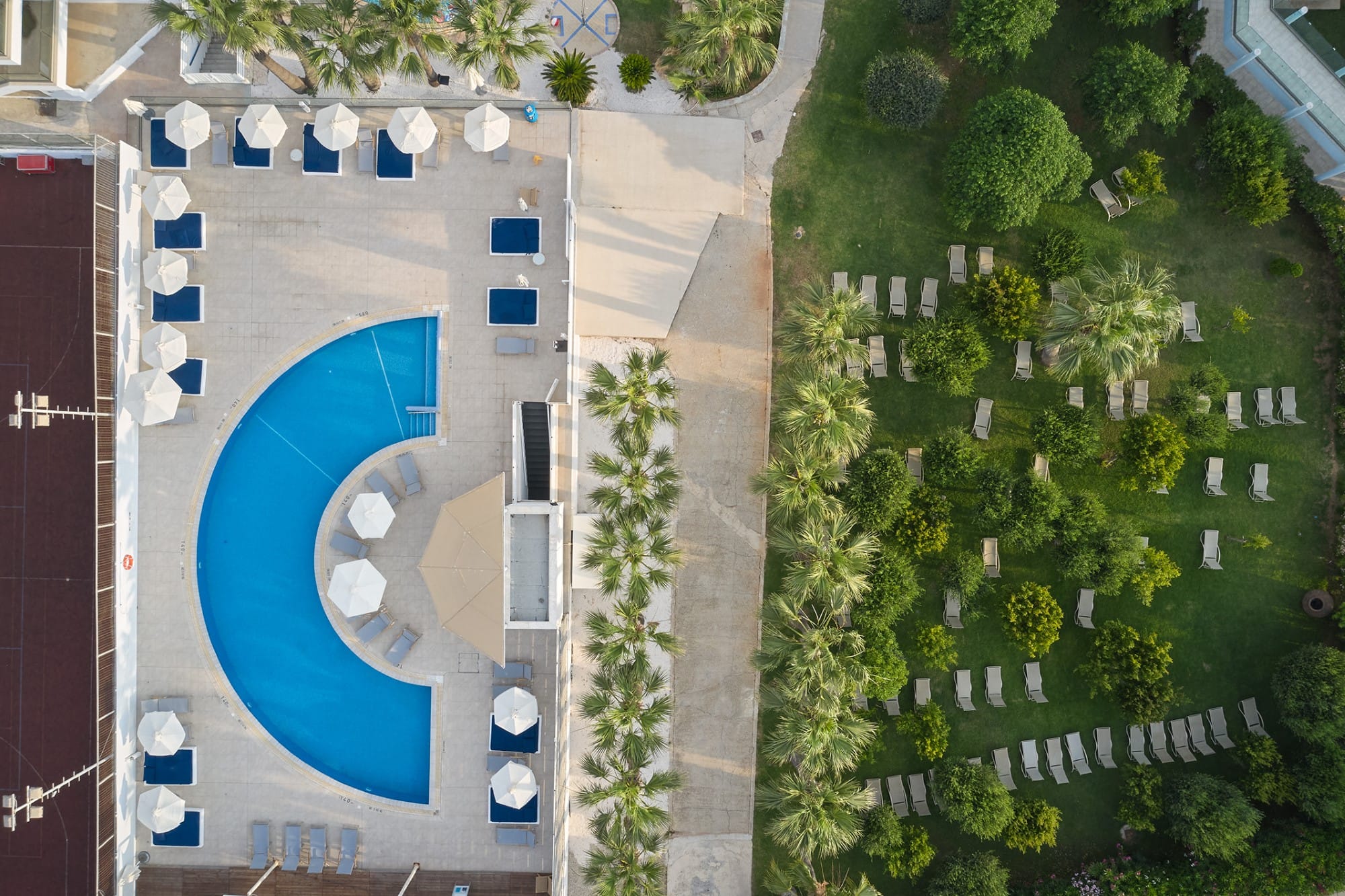 a building with a blue circle in the middle and a blue circle in the middle with a white