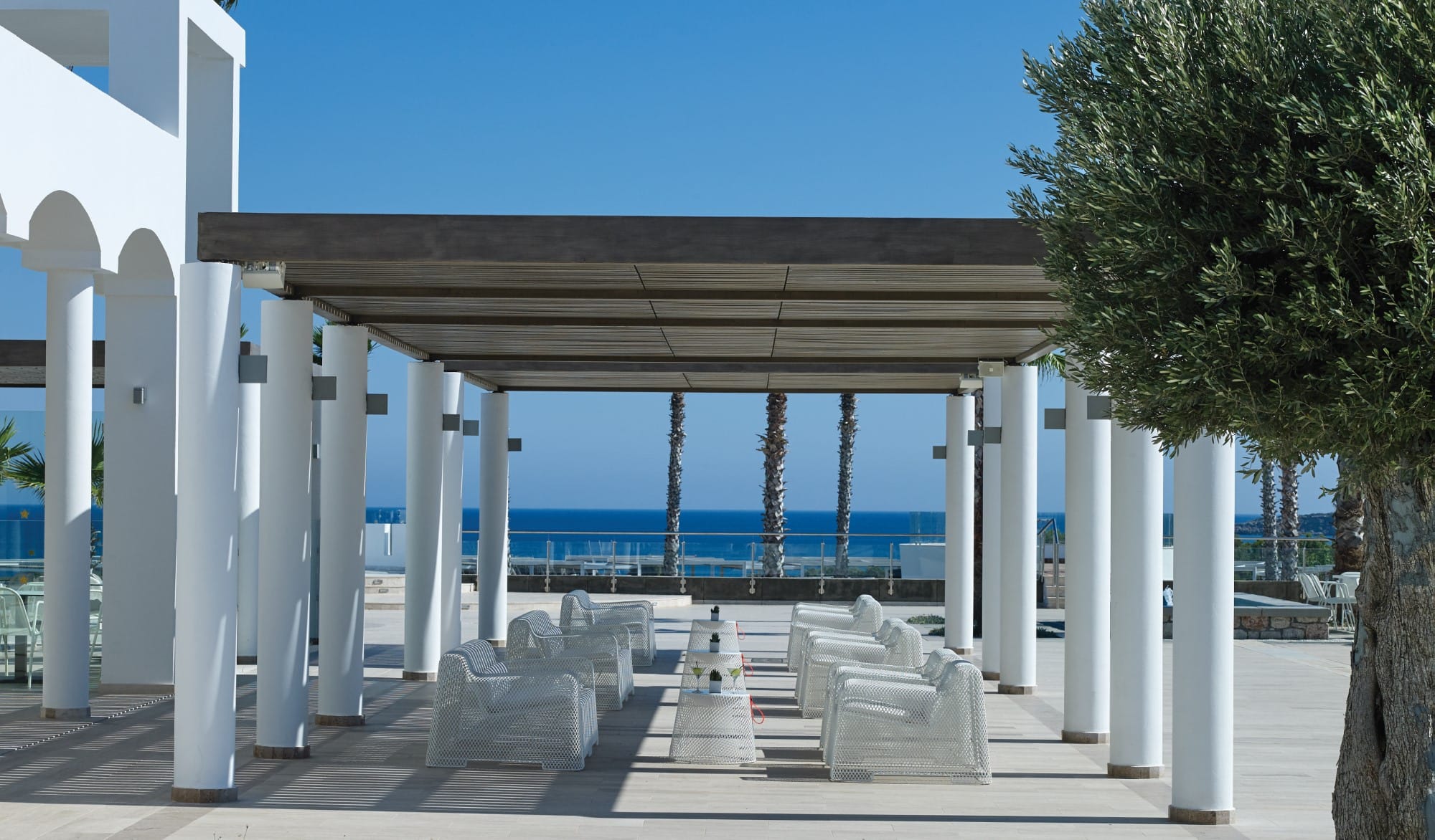 a building with white pillars