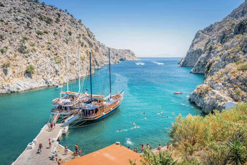 a boat docked at a beach