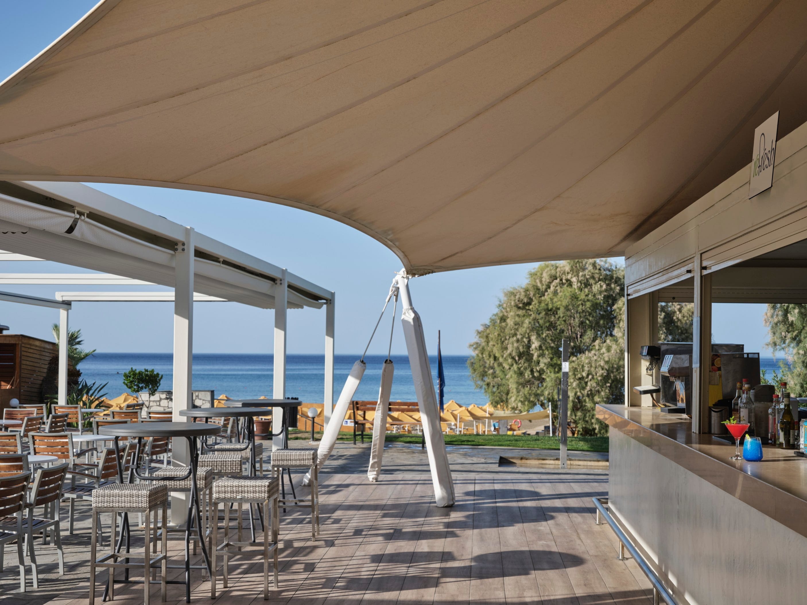 atlantica-mikri-poli-crete-refresh-pool-bar-2