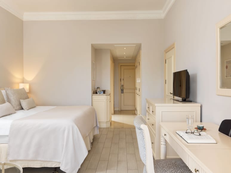 aphrodite-hills-hotel-paphos-cyprus-3-4