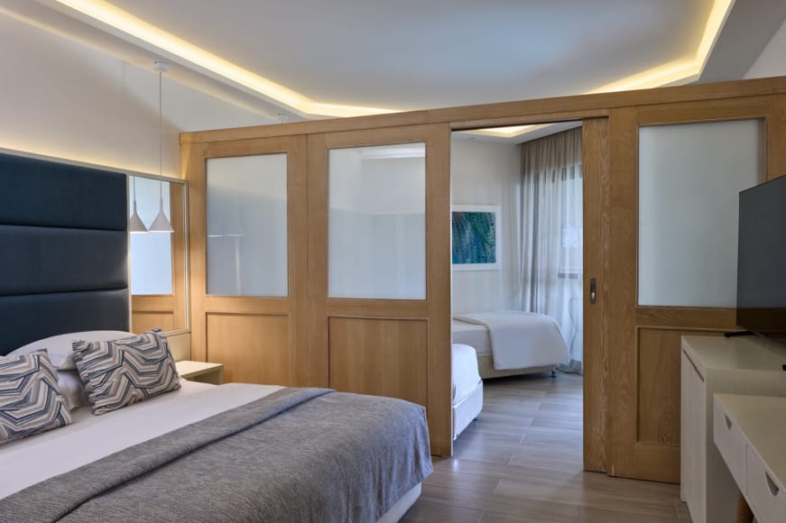 family-room-sliding-doors-swim-up-inland-view-1