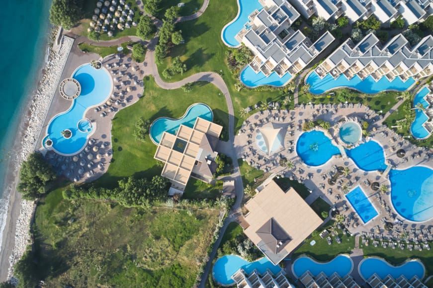 a bird&#39;s eye view of a park