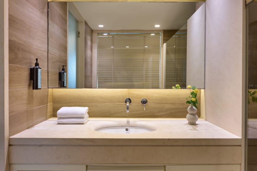 family-room-sliding-doors-swim-up-inland-view-2