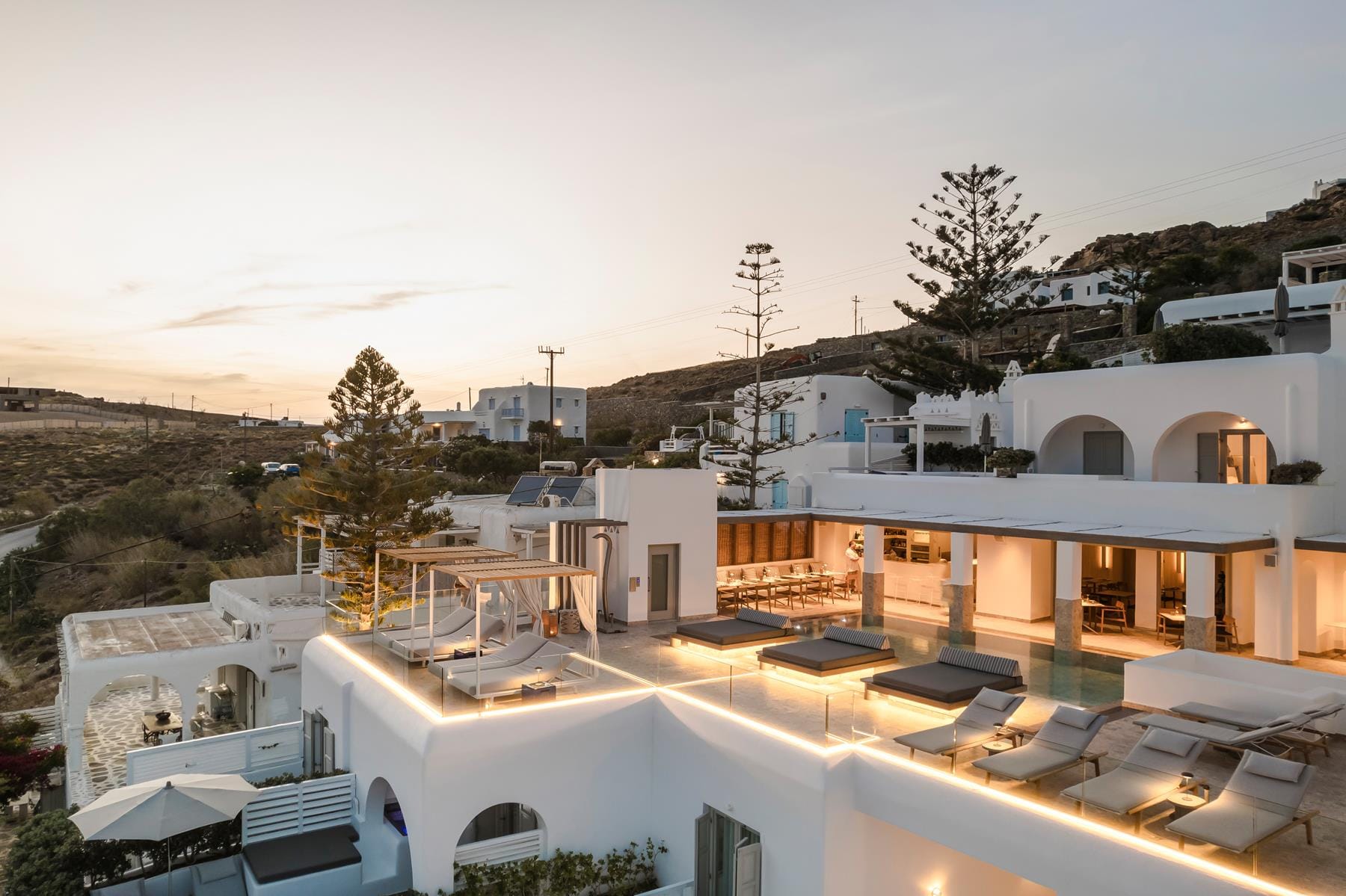 a building with a lot of cars parked in front of it