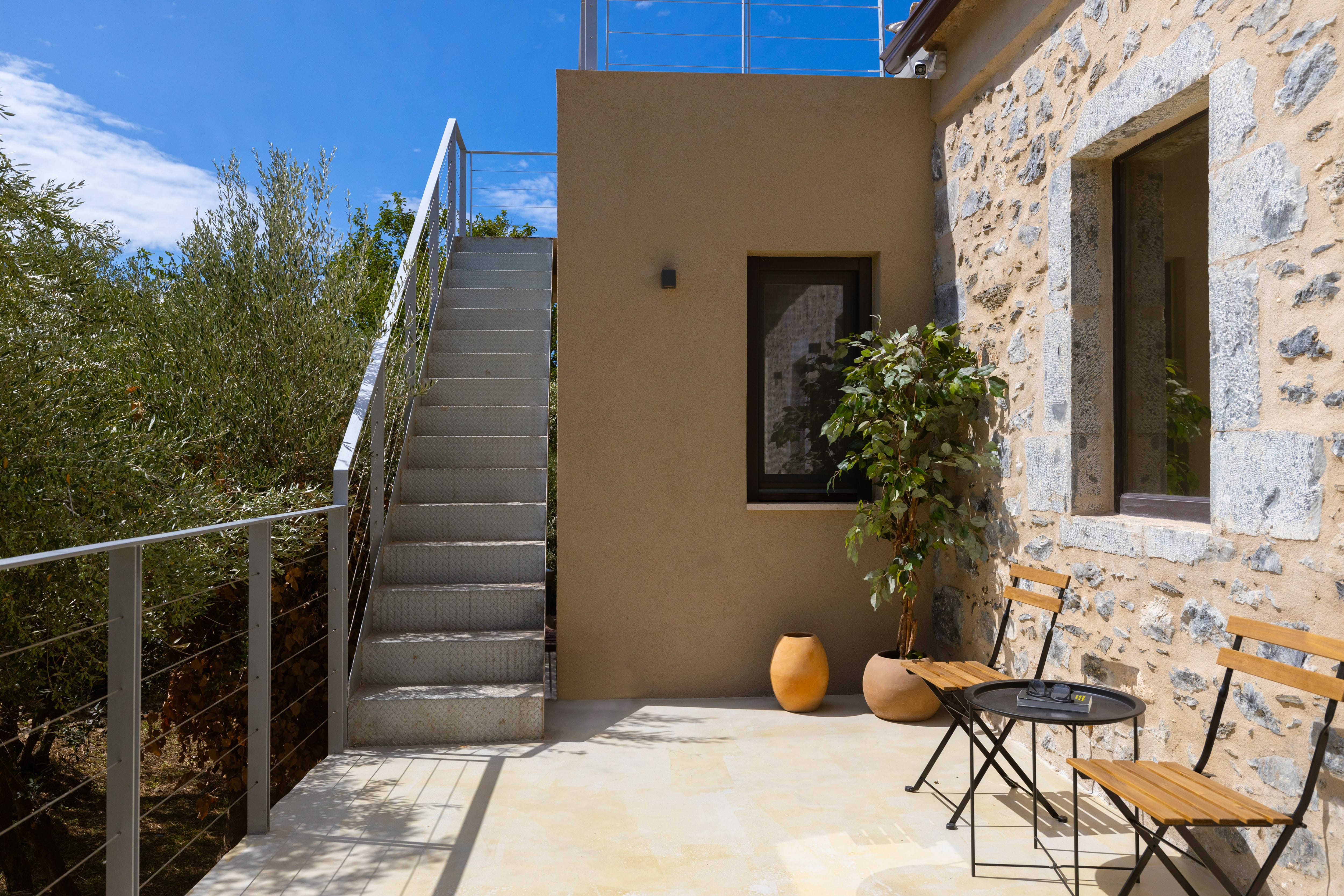 terrasse-arriere-vue-escalier-montant