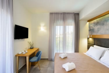 One-Bedroom Suite with Sea View