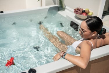 Deluxe Apartment with Outdoor Hot Tub