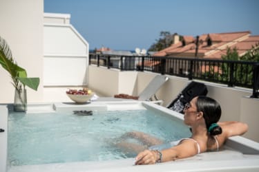 Deluxe Apartment with Outdoor Hot Tub