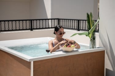 Deluxe Apartment with Outdoor Hot Tub