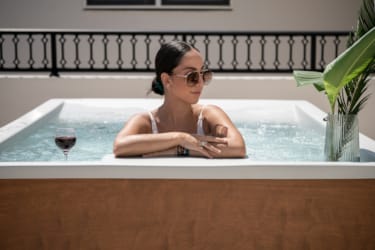 Deluxe Apartment with Outdoor Hot Tub