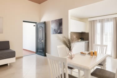 Deluxe Apartment with Outdoor Hot Tub