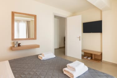 Deluxe Apartment with Outdoor Hot Tub