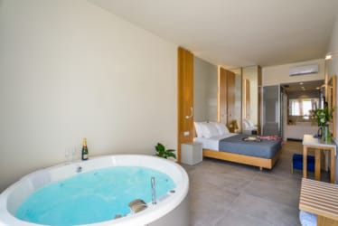 Deluxe Room with Hot Tub and Hammam