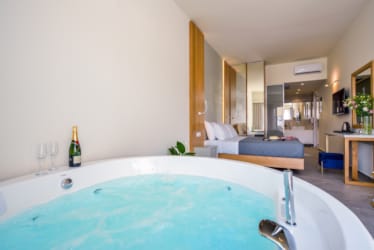 Deluxe Room with Hot Tub and Hammam