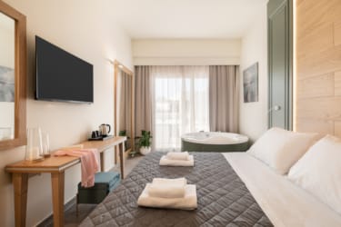 Deluxe Room with Hot Tub and Hammam