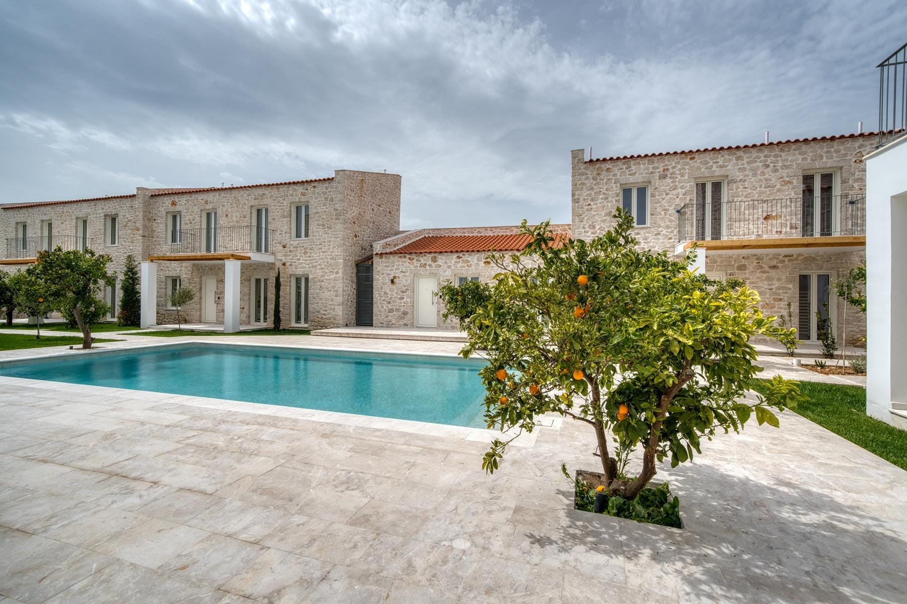 a tree in front of a building