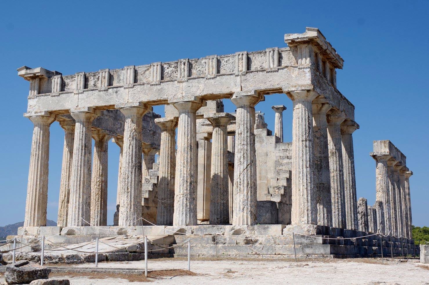 a large ancient building