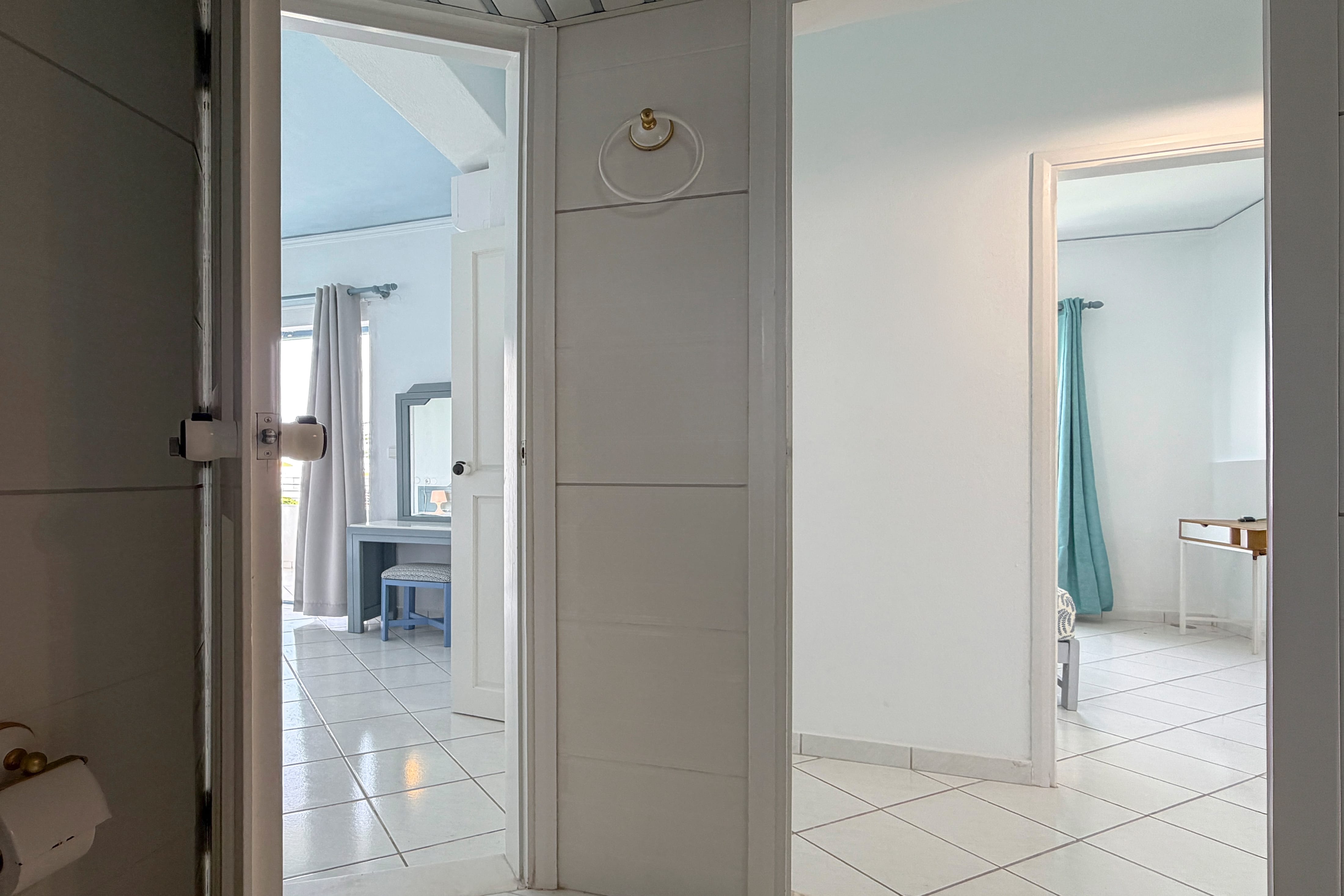 a doorway in a room