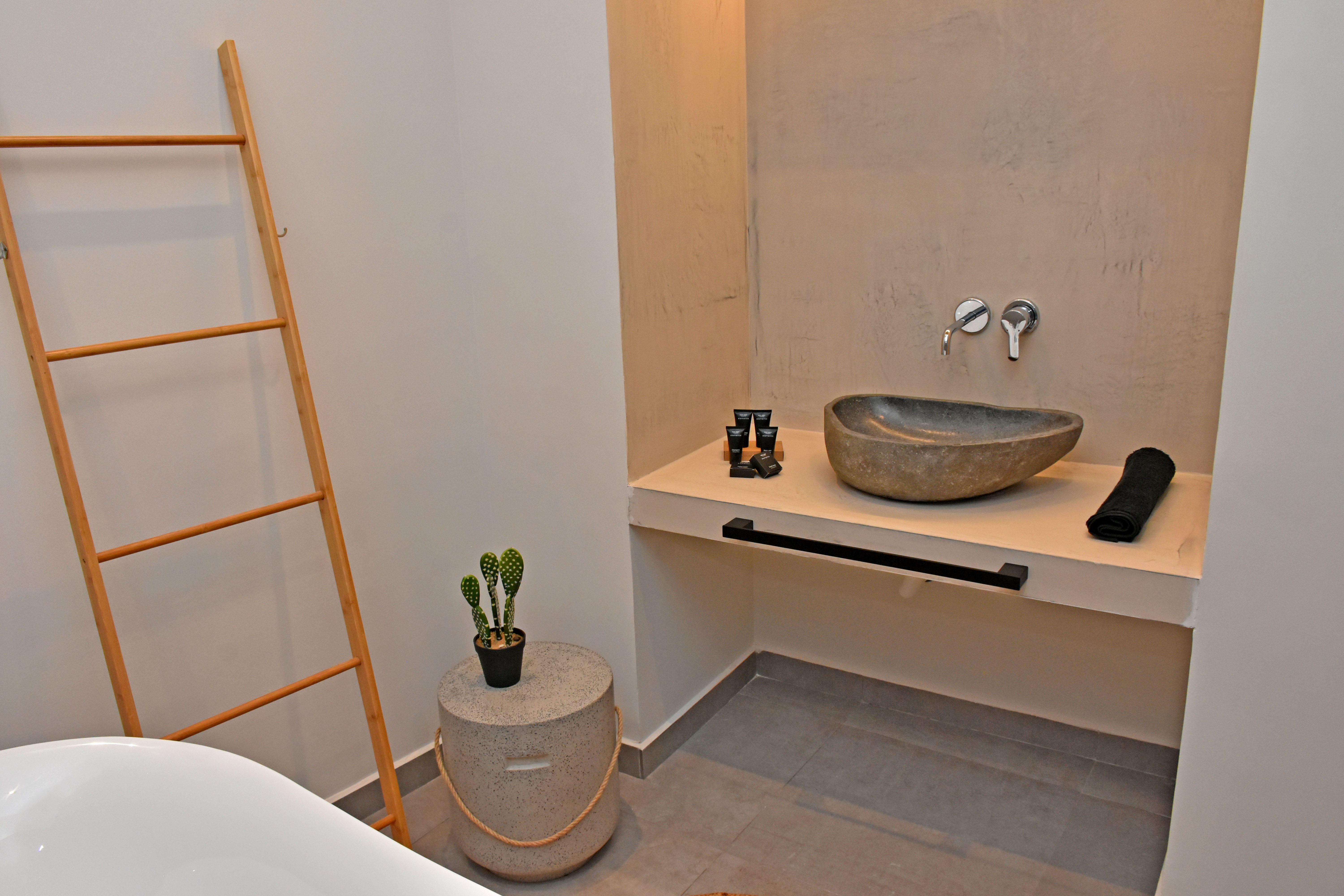 a sink and a tub in a bathroom
