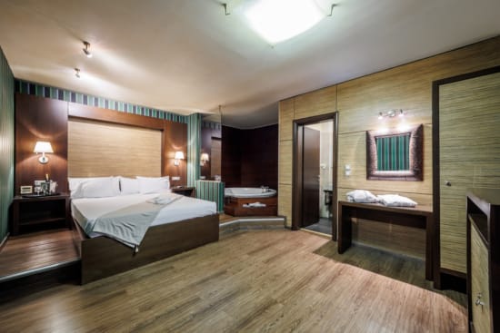 Aachen Suite, Kifisia 