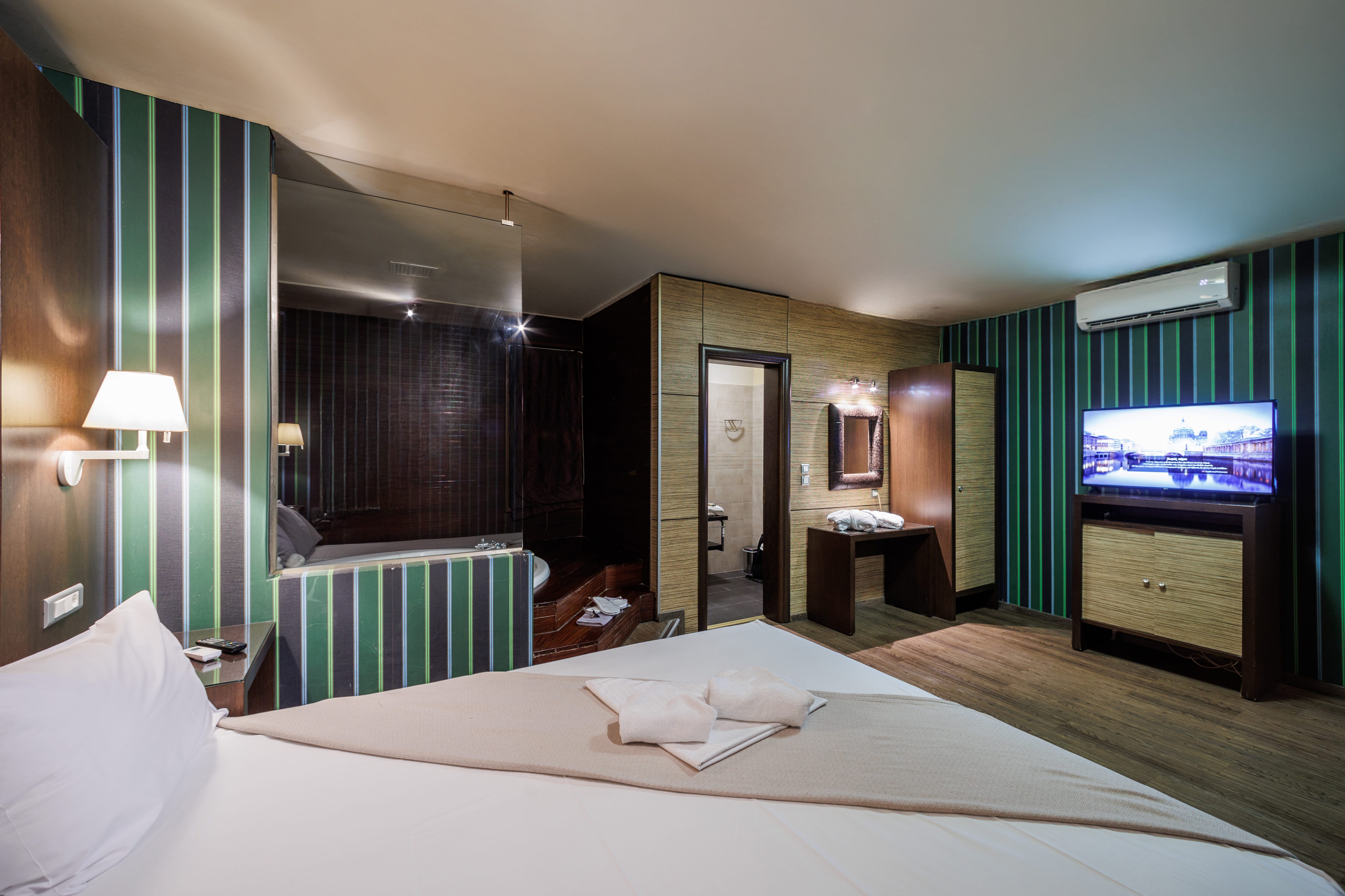 Aachen Suite, Kifisia 