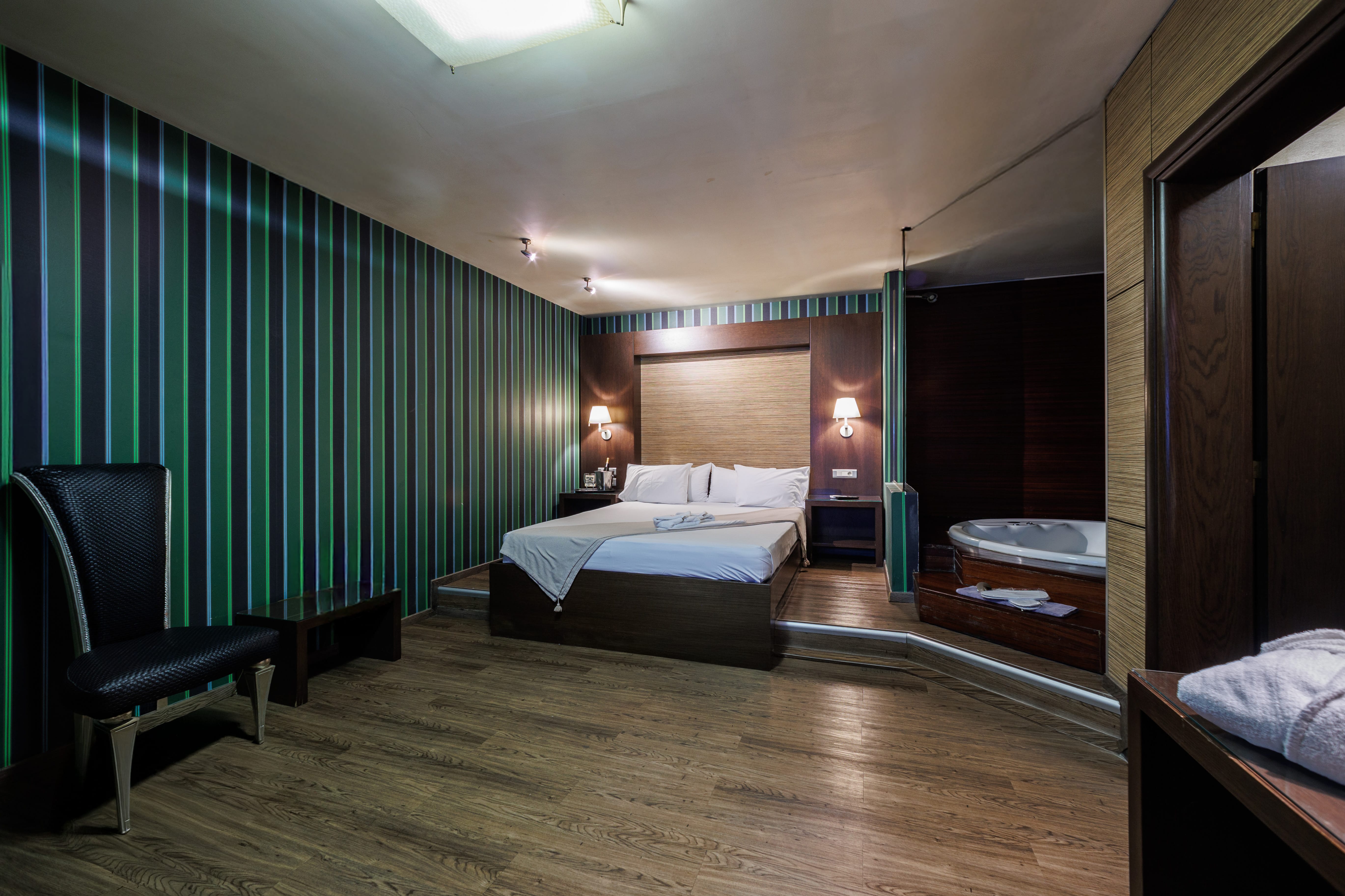 Aachen Suite, Kifisia 