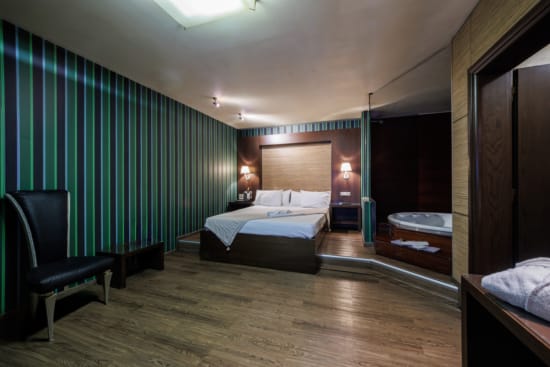 Aachen Suite, Kifisia 