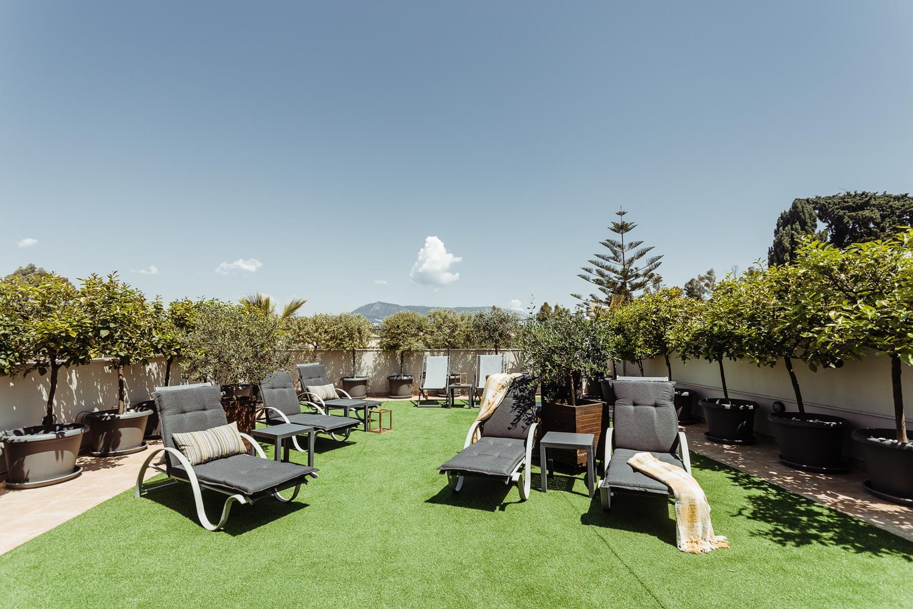 a backyard with chairs and tables