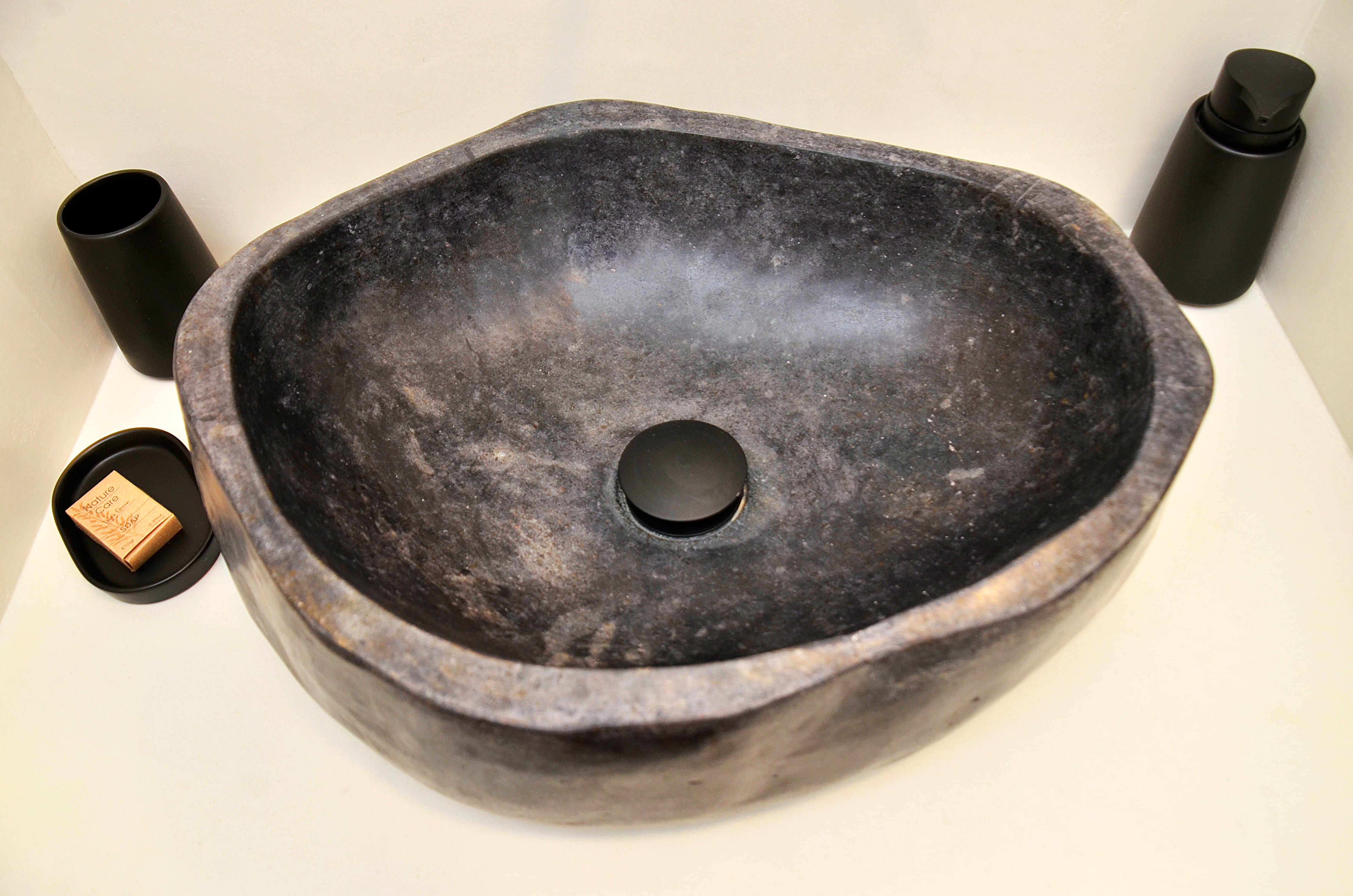 a black pan with a handle