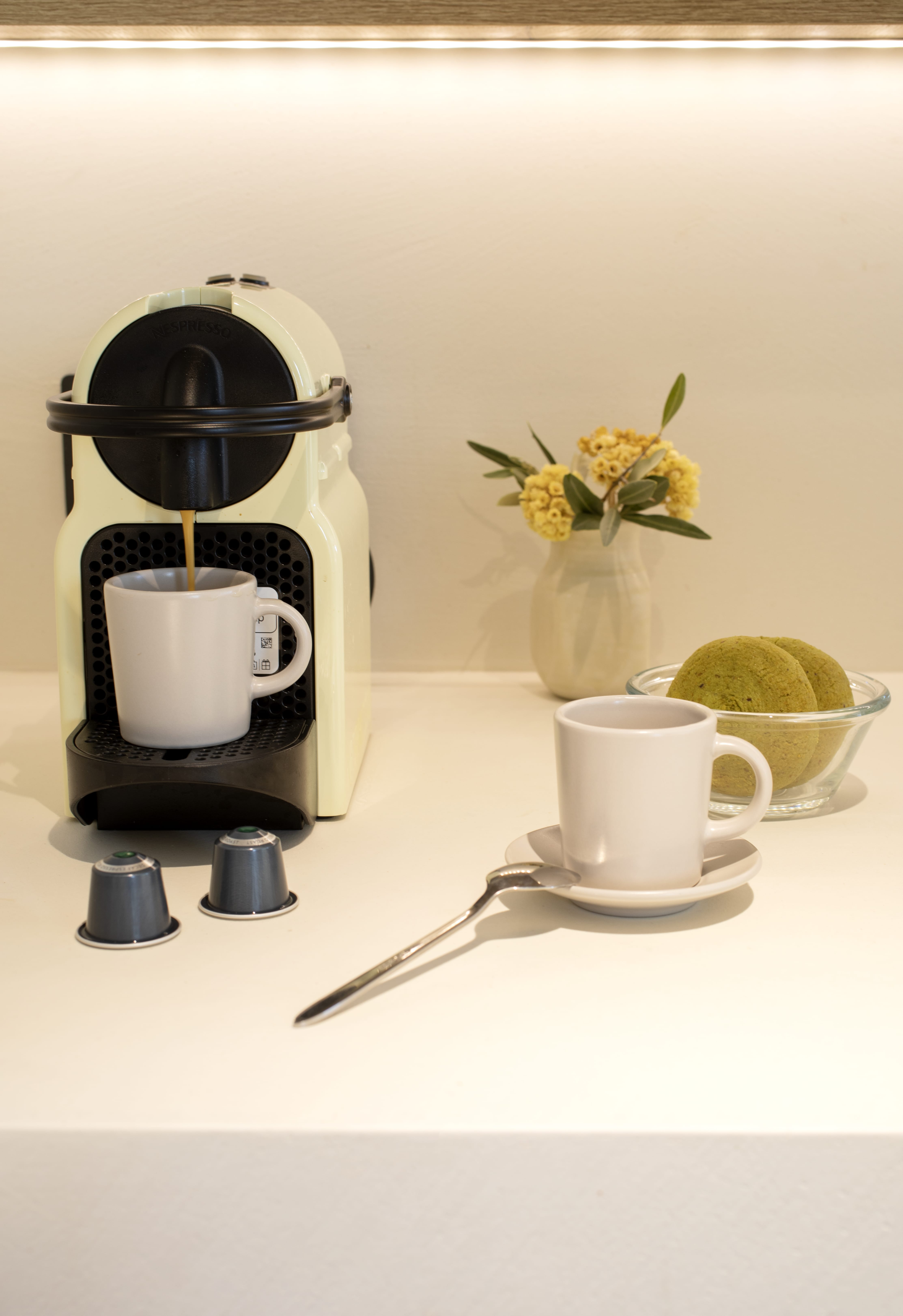a table with a vase and cups