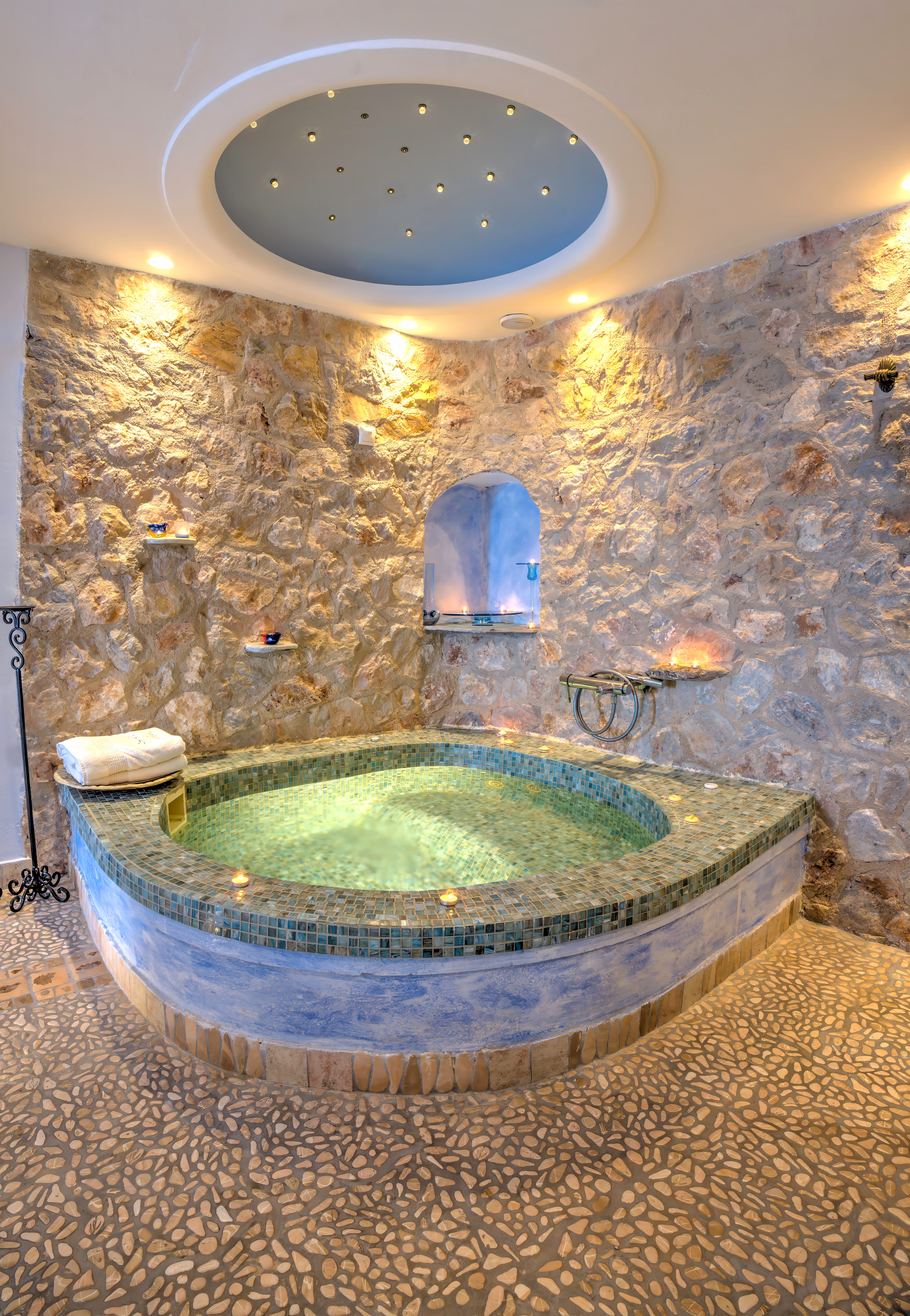 a large indoor bathroom