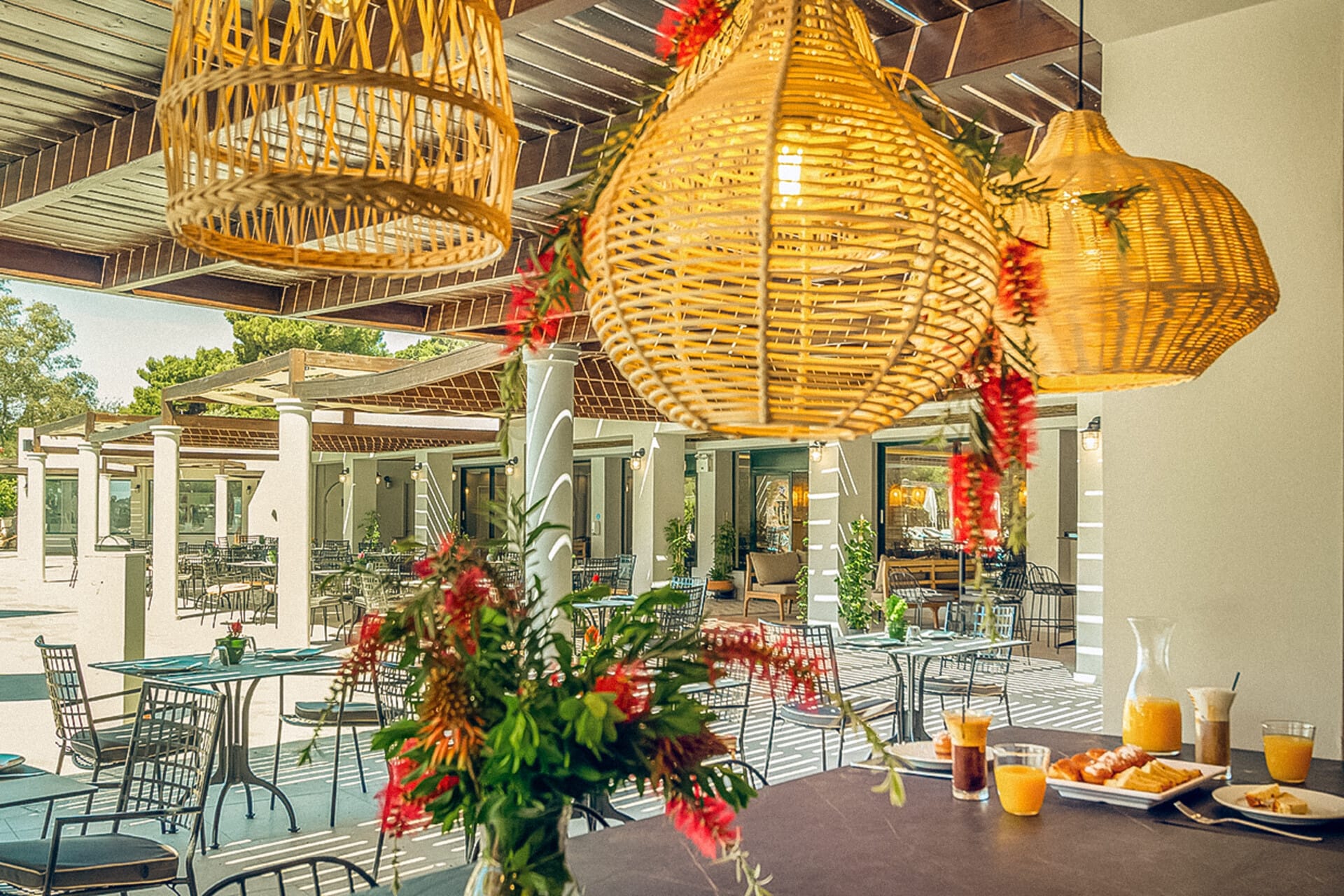 dolce-athens_ilios-pool-bar-2