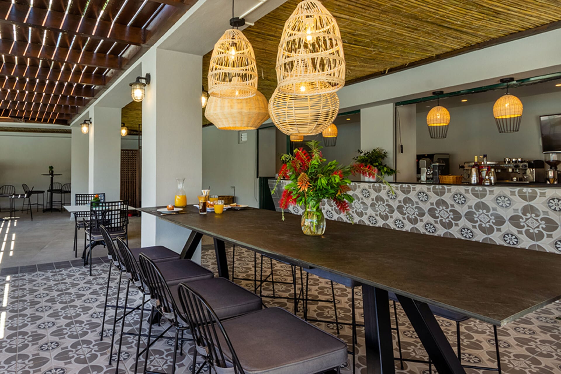 dolce-athens_ilios-pool-bar-1