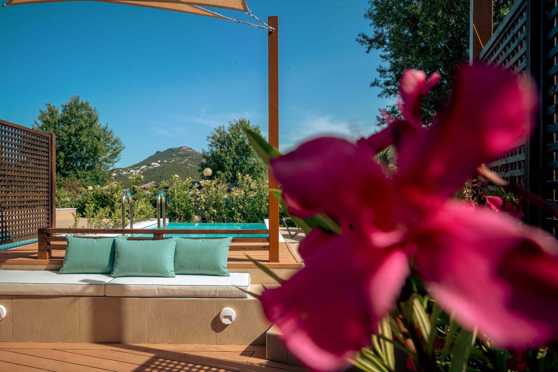 dolce-athens_bungalow-suite-sea-view-with-private-pool-3