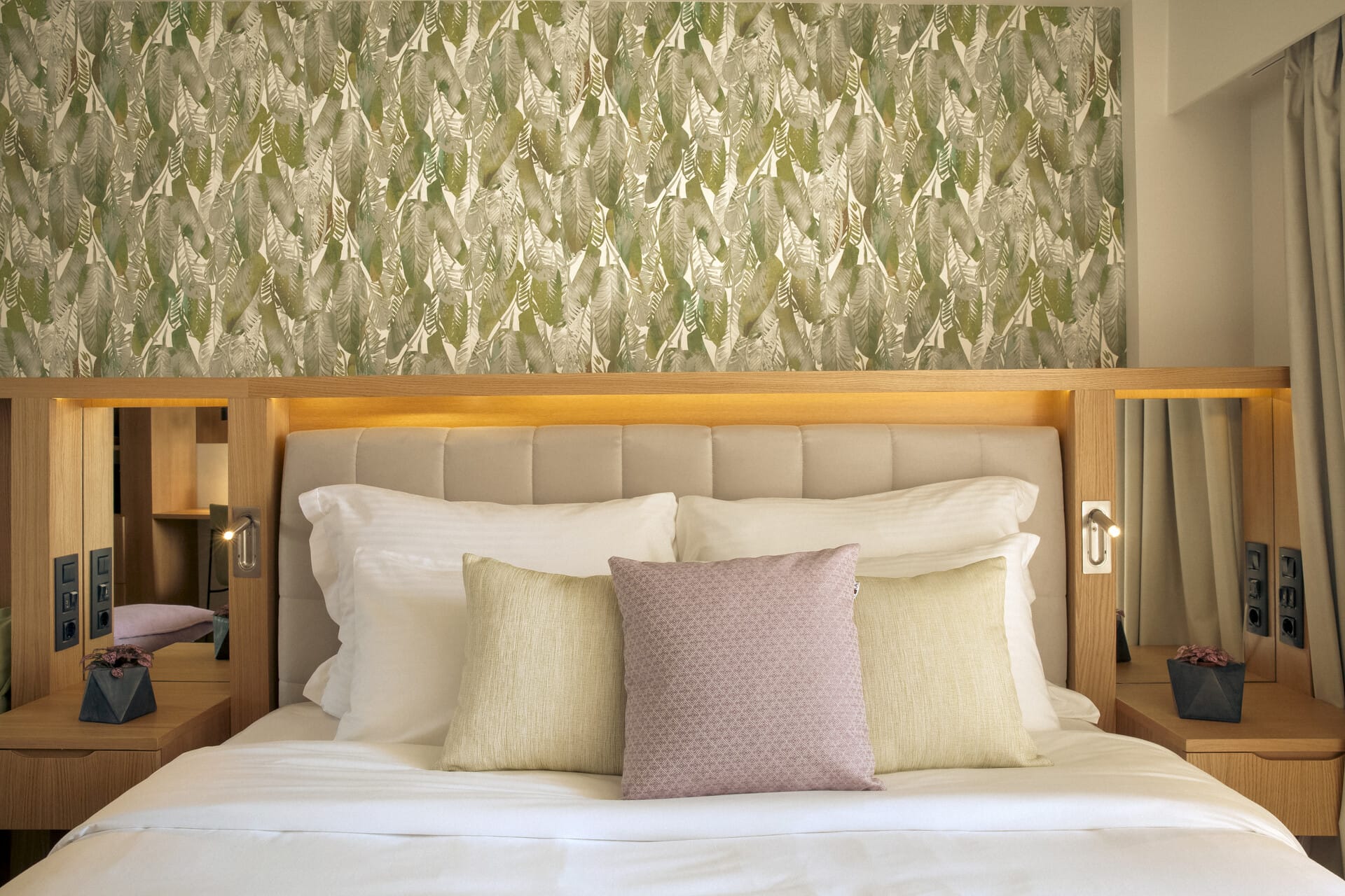 dolce-athens_deluxe-mountain-view-room-1