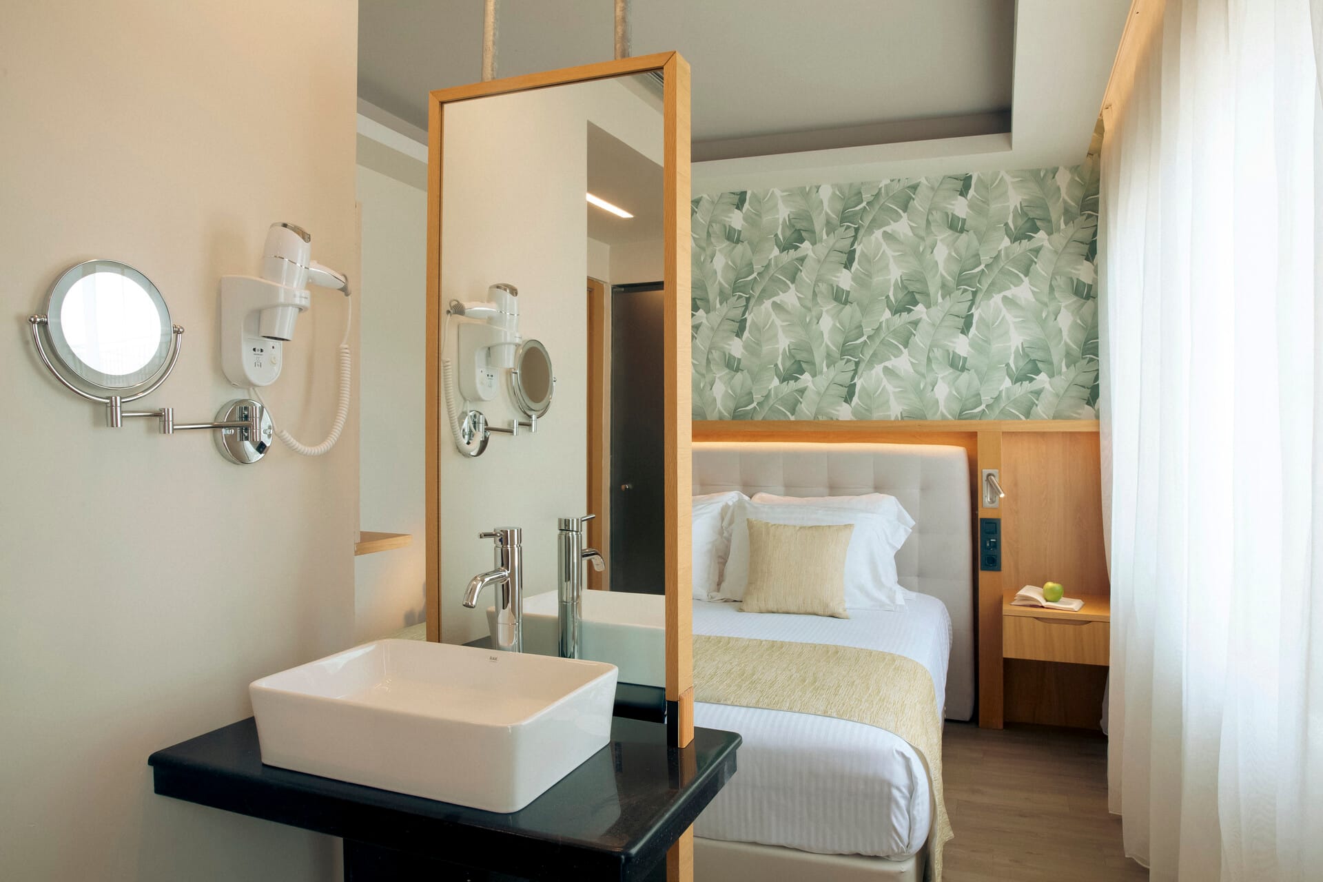 dolce-athens_executive-maisonette-with-private-hot-tub-12