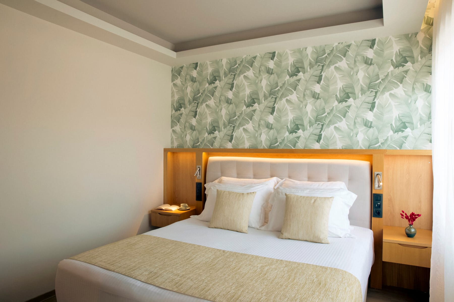 dolce-athens_executive-one-bedroom-suite-sea-view-7