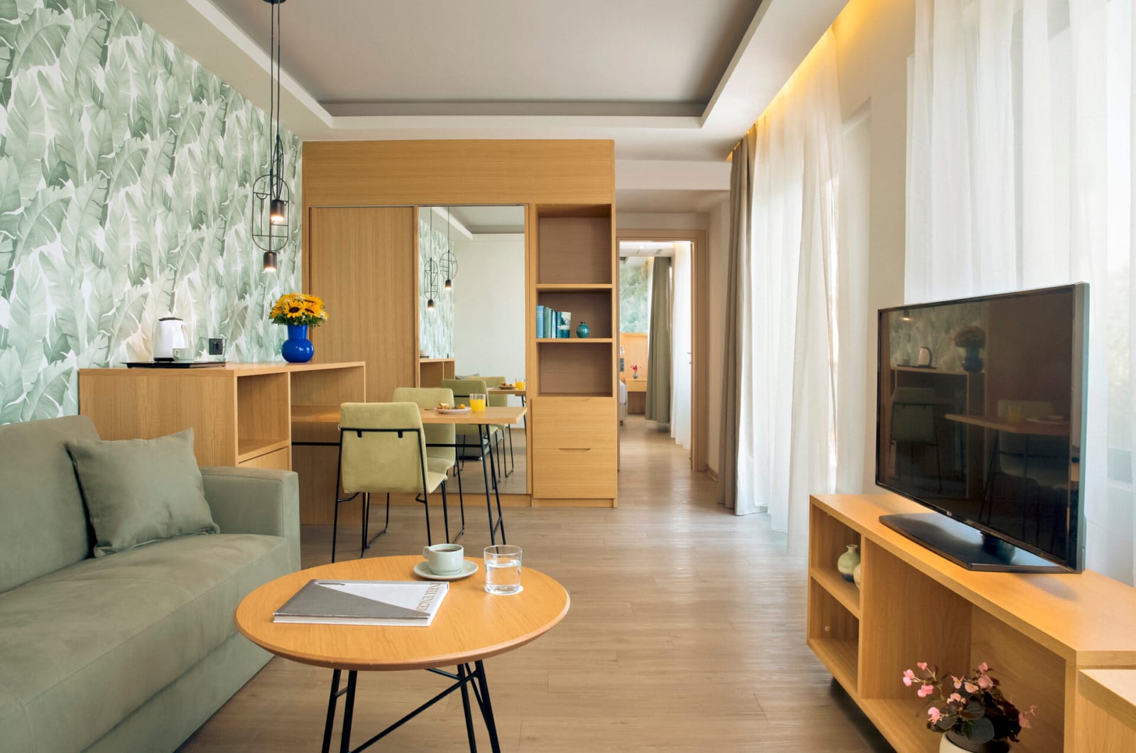 dolce-athens_executive-suite-sea-view-with-hot-tub-7