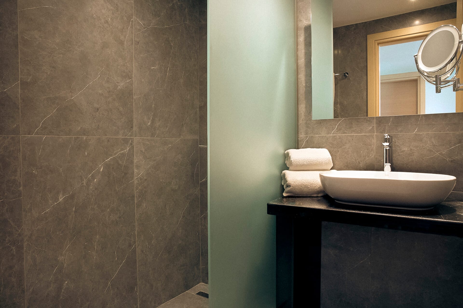 dolce-athens_executve-bungalow-sea-front-with-private-pool-3